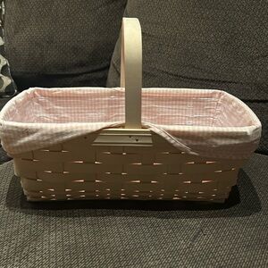 2005 Longaberger Basket Pink & White Gingham in Very Good Condition.
